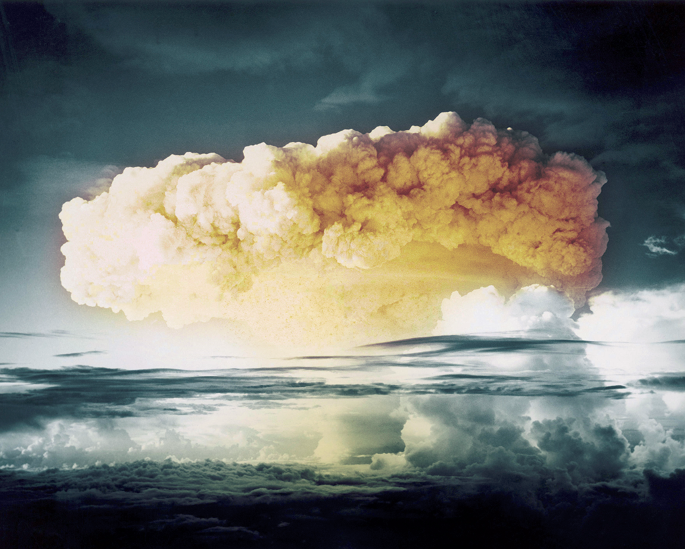 Fingerprints of stratospheric particle transport and fallout