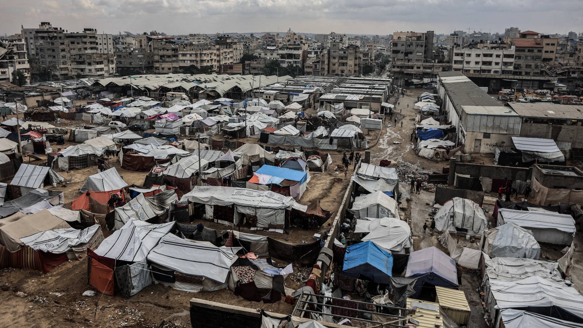 Roya News | Gaza officials plead for 450,000 tents as winter rain begins