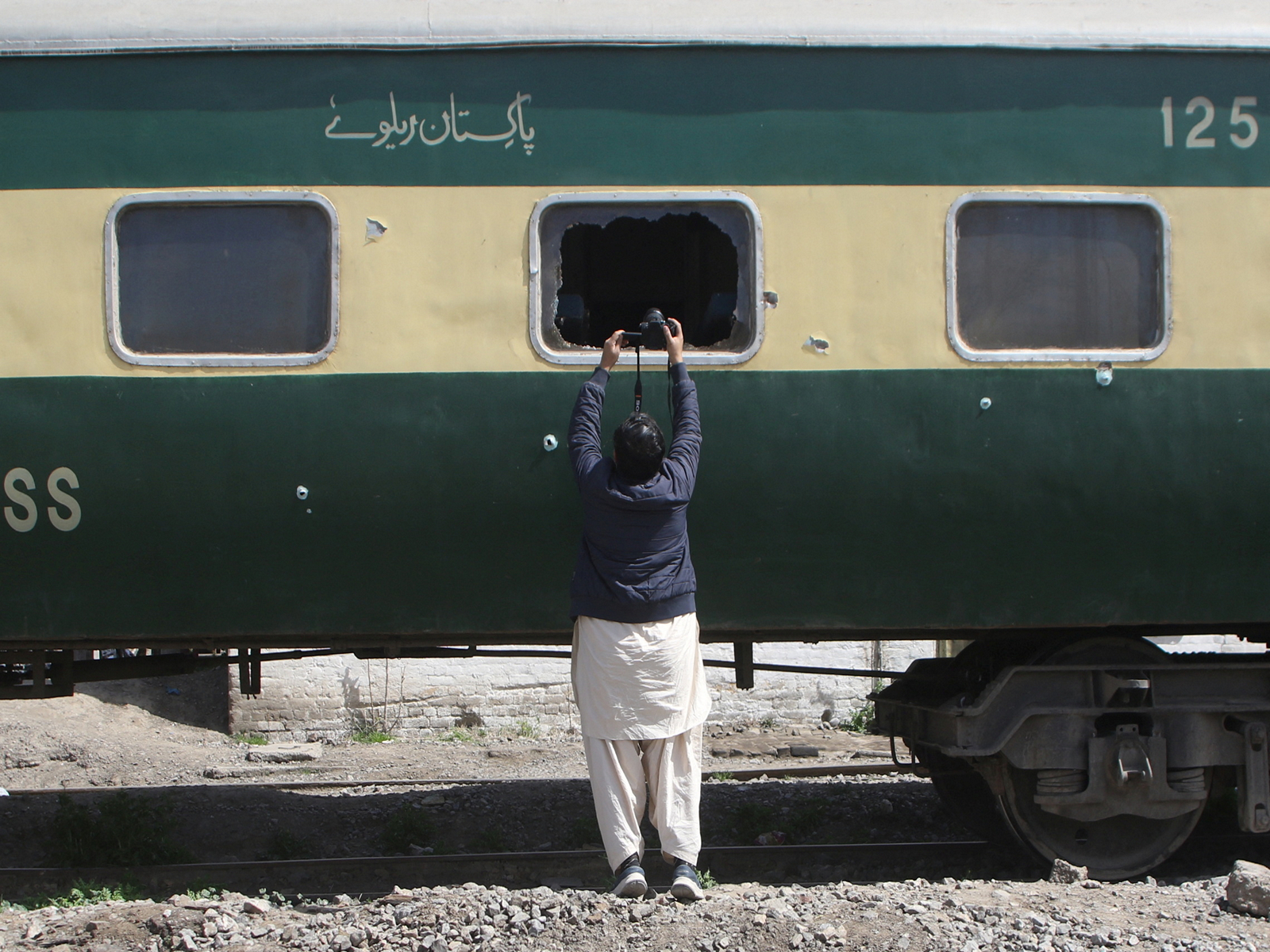 Pakistan halts Jaffar Express amid terror threats, suspends Quetta-Peshawar route for four days