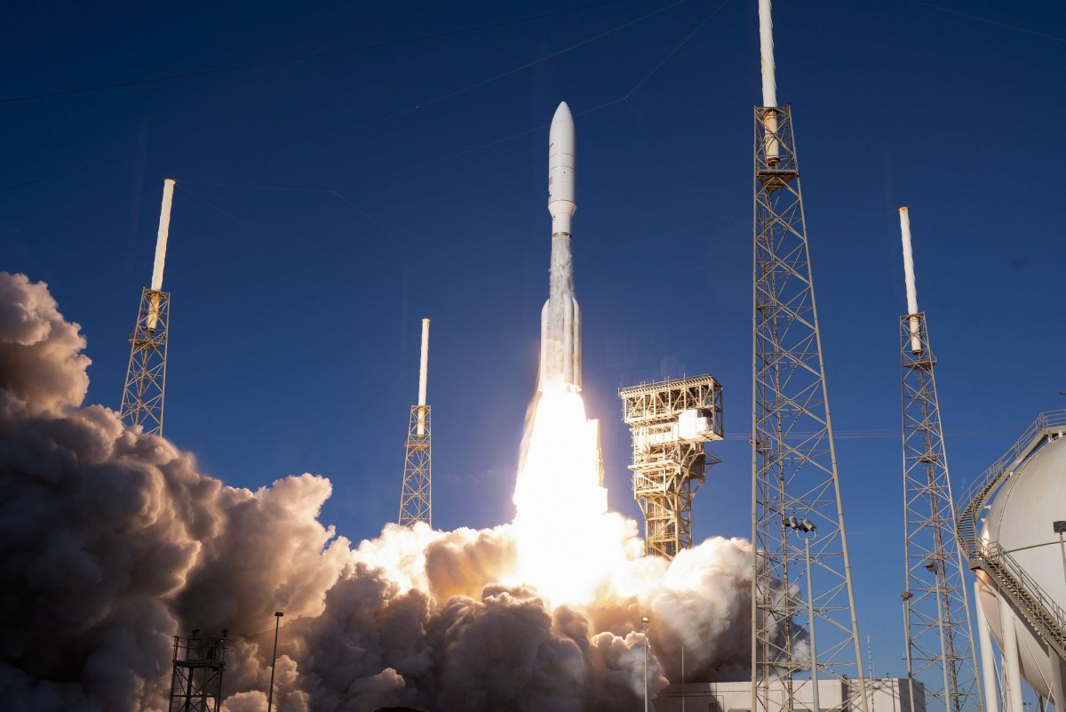 Atlas 5 rocket launches U.S. communications satellite