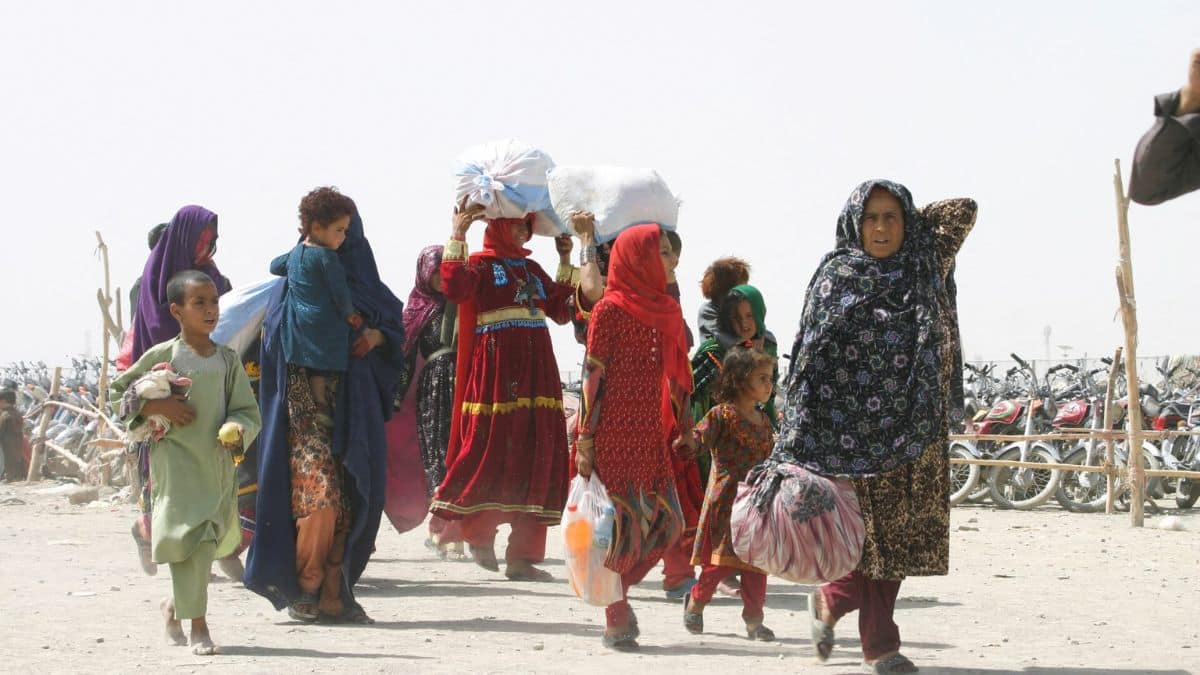 Pakistan partially reopens Torkham border to allow Afghan refugees to cross – Firstpost