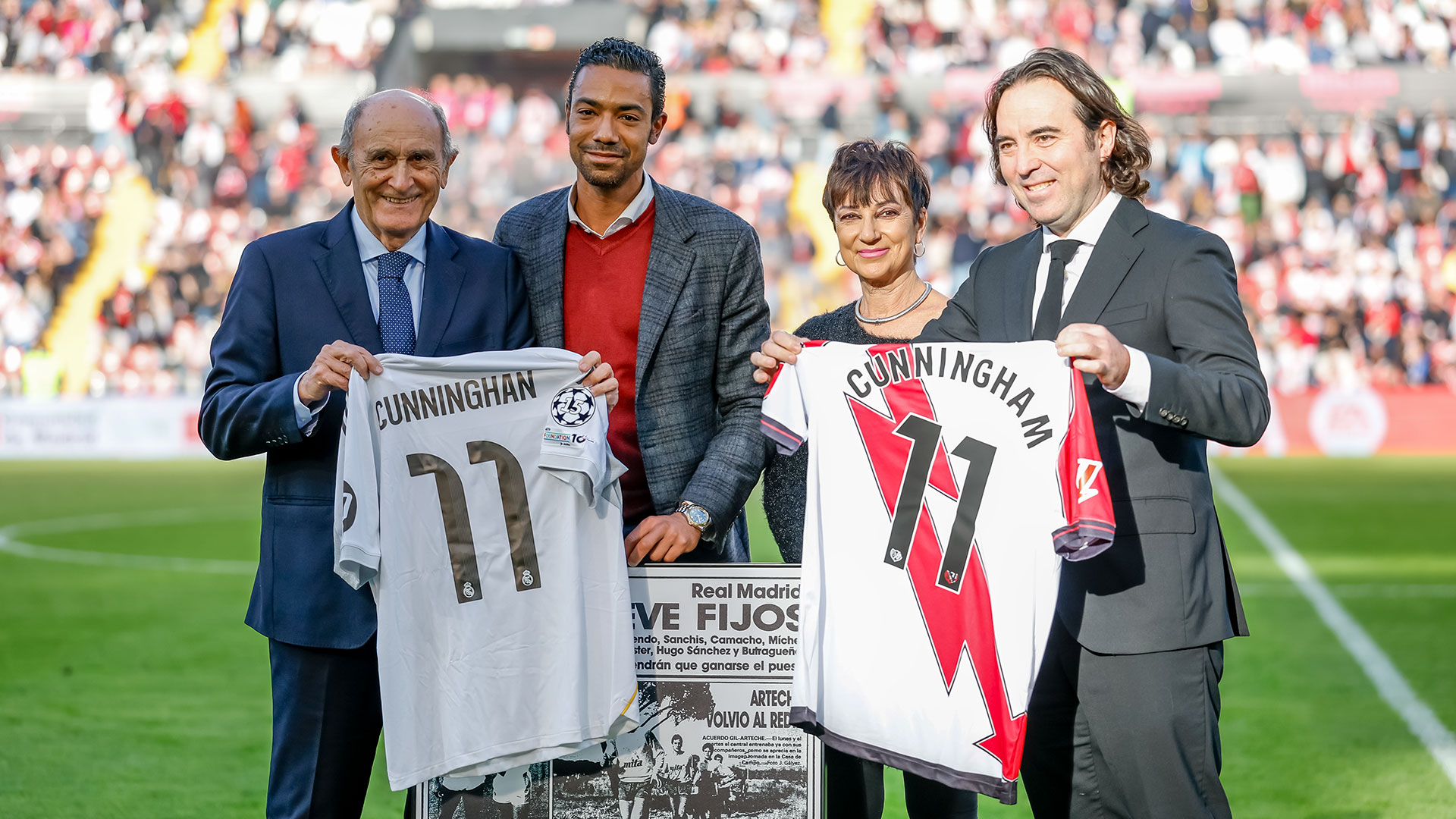 Tribute to Laurie Cunningham before the match