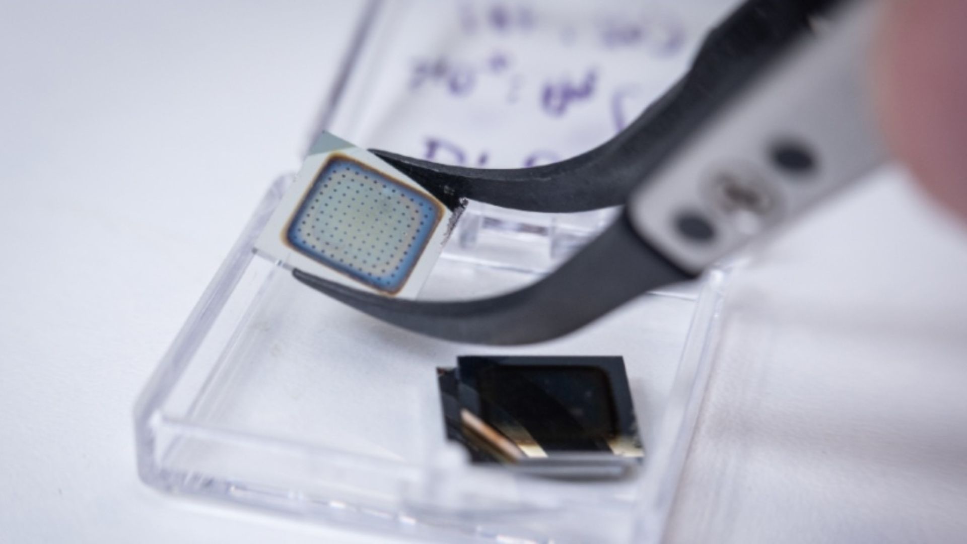 Brain-mimicking neuron moves robots closer to human-like control