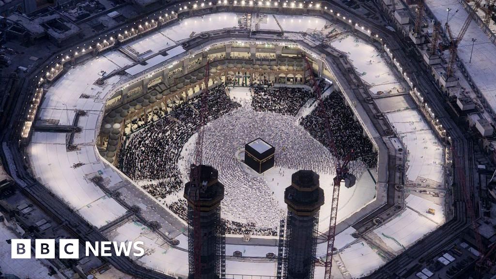 Dozens of India pilgrims killed in bus crash near Medina