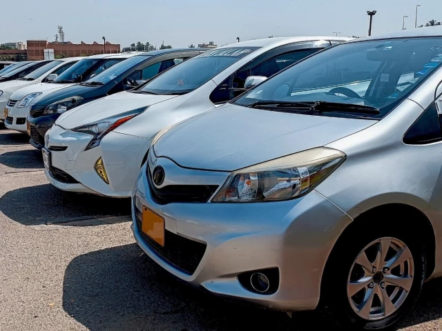 How can overseas Pakistanis register, transfer vehicles online through PakID app