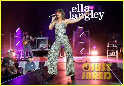 ‘Choosin’ Texas’ Lyrics & Meaning: Ella Langley’s Song, Co-Written With Miranda Lambert, Is Rising Up the Charts!: Photo 5244407 | Miranda Lambert Photos | Just Jared: Celebrity News and Gossip