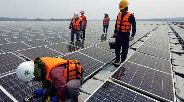 Govt weighs slashing solar net metering buyback rate by over Rs10 per unit