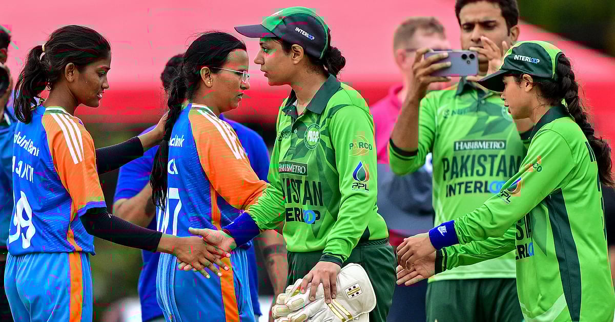 India, Pakistan blind women show spirit of cricket with handshakes