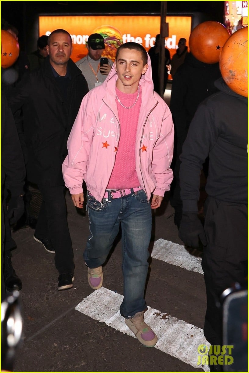 Timothee Chalamet Rocks Bright Pink Outfit for ‘Marty Supreme’ Pop Up Event in NYC: Photo 5243803 | Photos | Just Jared: Celebrity News and Gossip
