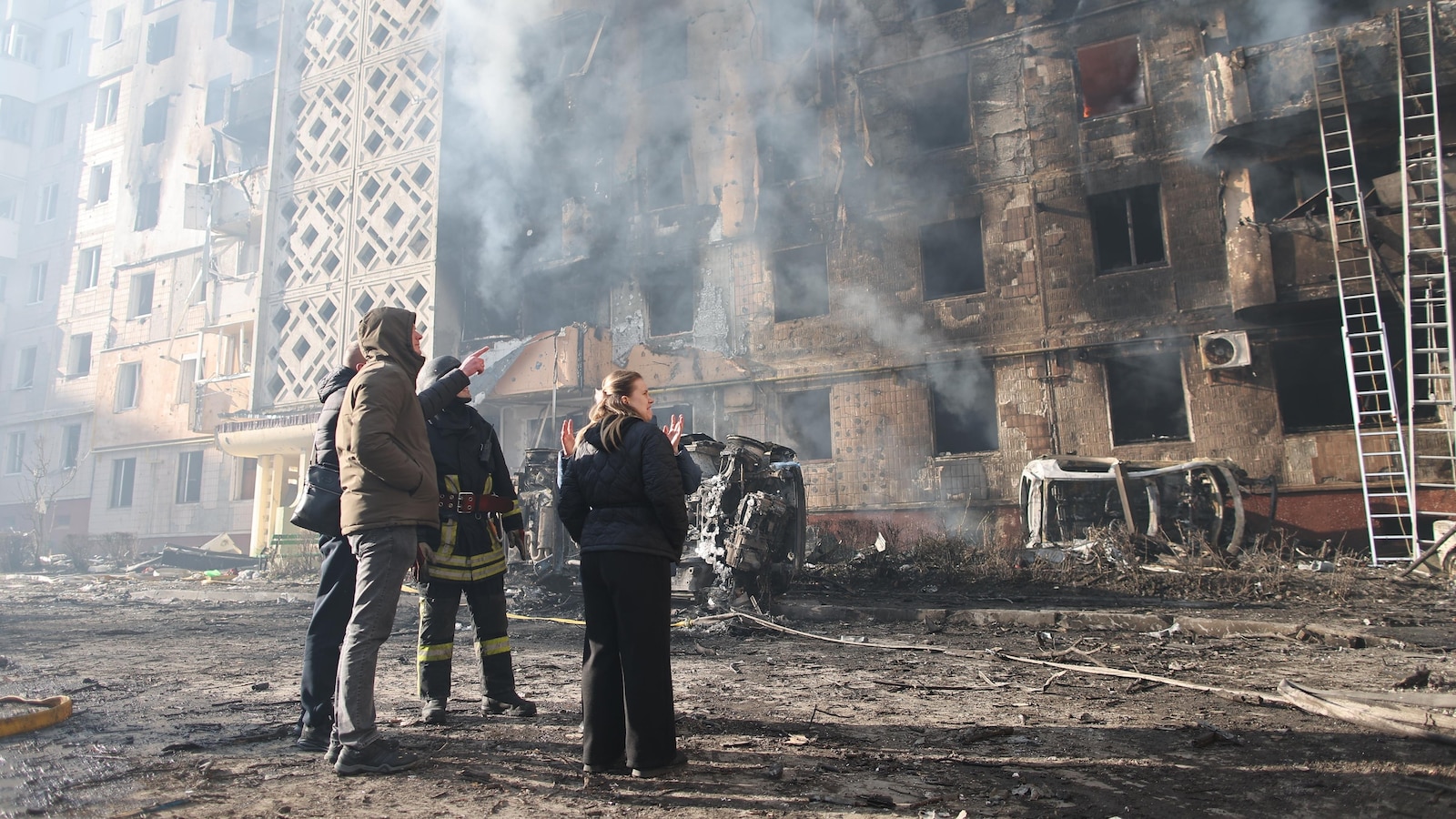 Russian barrage kills 19 in Ukraine city as Zelenskyy heads for talks with Turkish leader