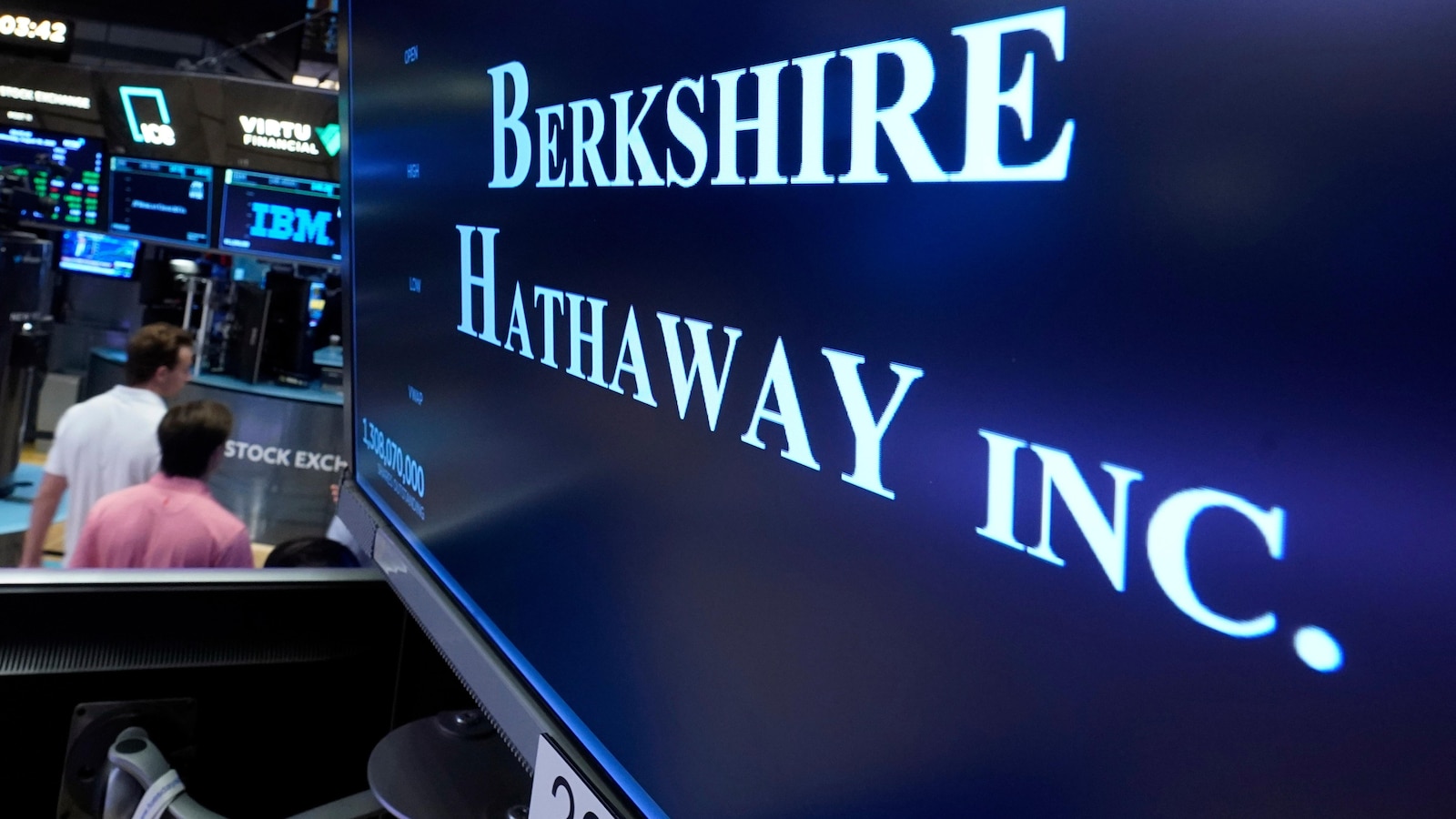 Berkshire Hathaway’s profits rise 17% as Buffett prepares to step down