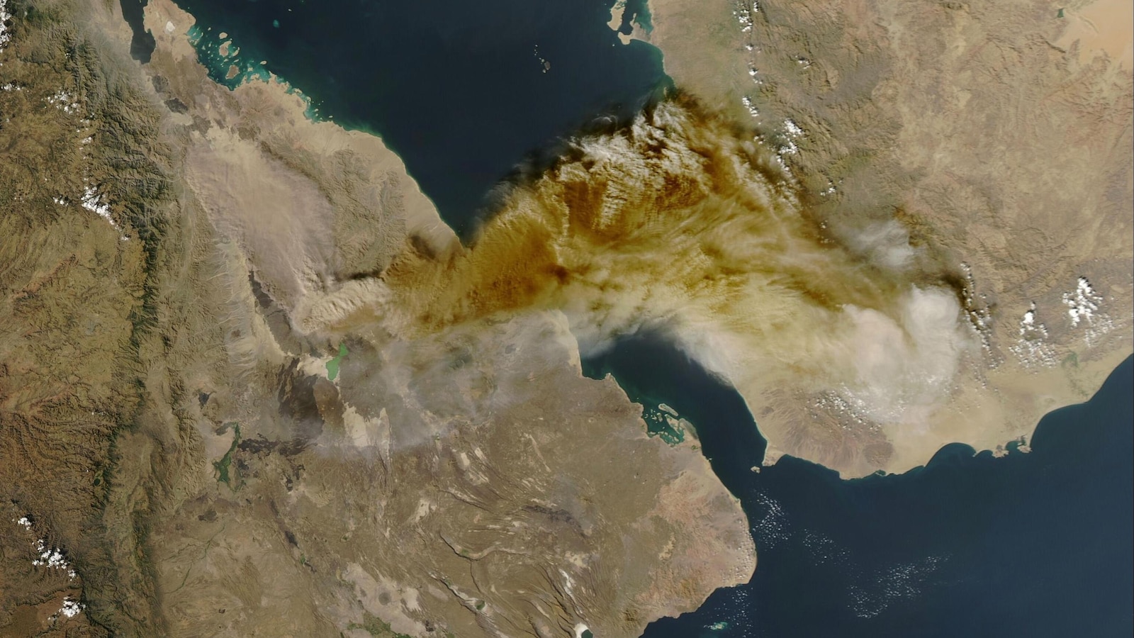Ethiopian volcano subsides, leaving a trail of disruption and canceled flights