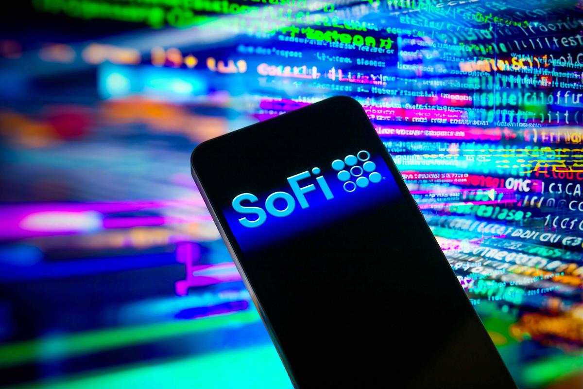 Investors Bid SoFi Stock Up All Year. Now They’re Backing Off