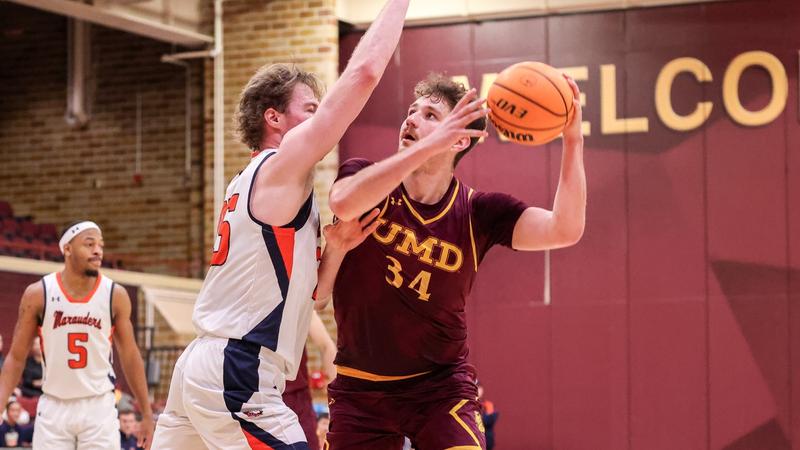 Paulson Leads UMD Men’s Basketball in 80-65 Victory Over UMary