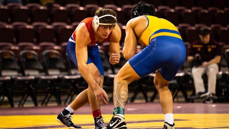 Wrestling Splits Duals at Chippewa Challenge