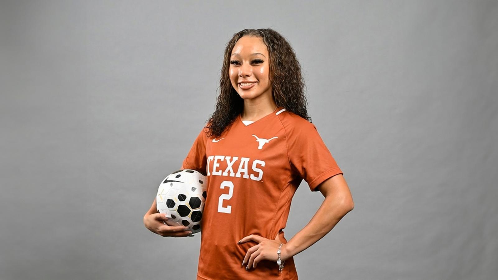Soccer signs Alicia Riggins – University of Texas Athletics