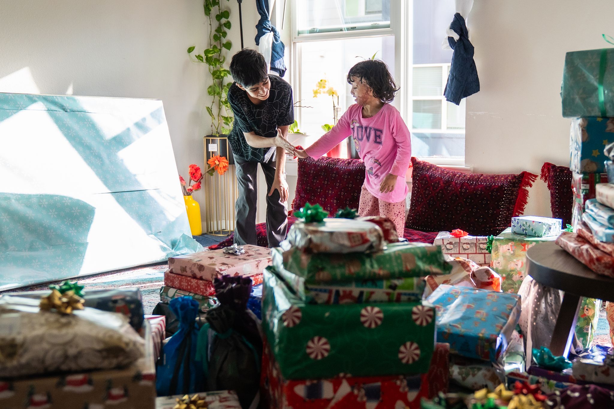 Austin middle school delivers gifts to refugee family from Afghanistan