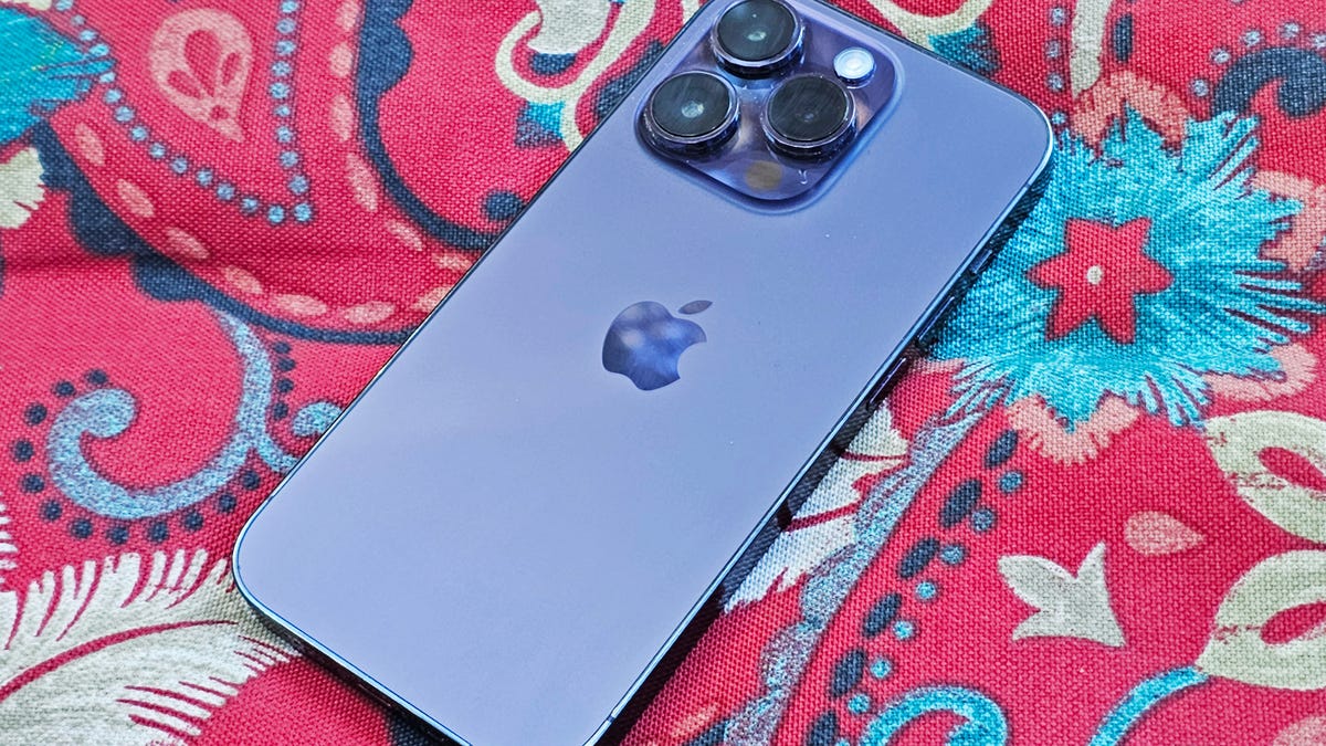 Don’t ‘Phub’ Your Family and Friends Over the Holidays. Make One Small Change to Your Phone Etiquette