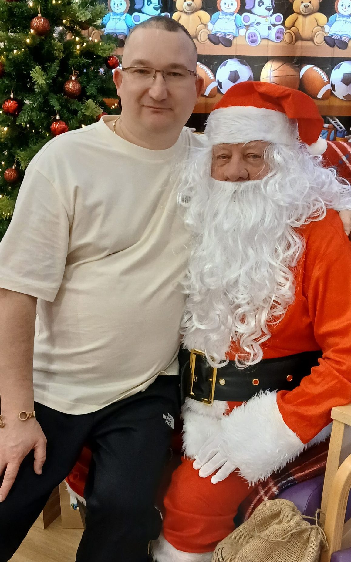 Music, Gifts and Christmas Joy Light Up Fair Oaks Day Hospice