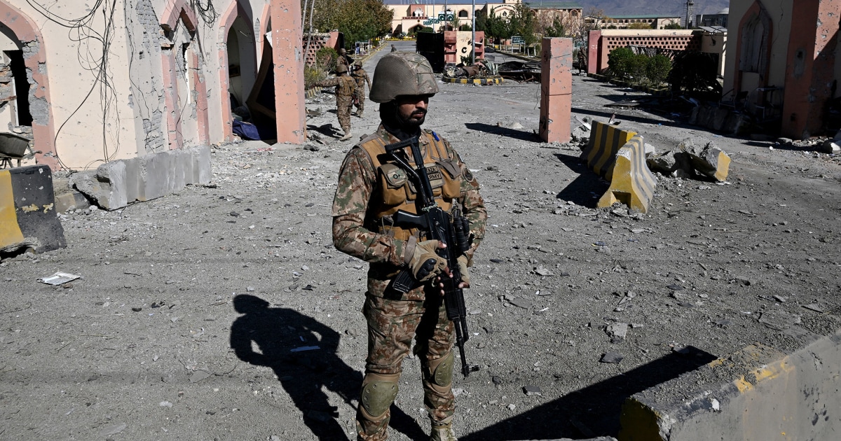 Suicide car bomber, militants attack military post in northwest Pakistan, killing 4 soldiers