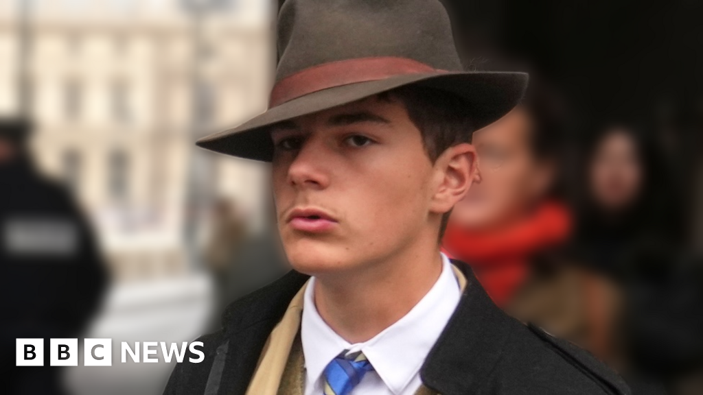 BBC News Quiz of the Year 2025, Part 4: Who was the mysterious Fedora man pictured outside the Louvre? – BBC