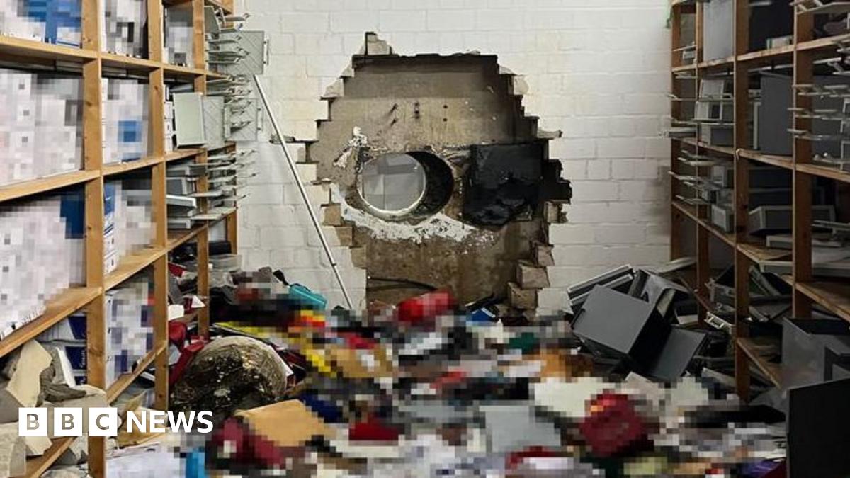 German bank heist: Thieves use drill to steal €30m from savings bank