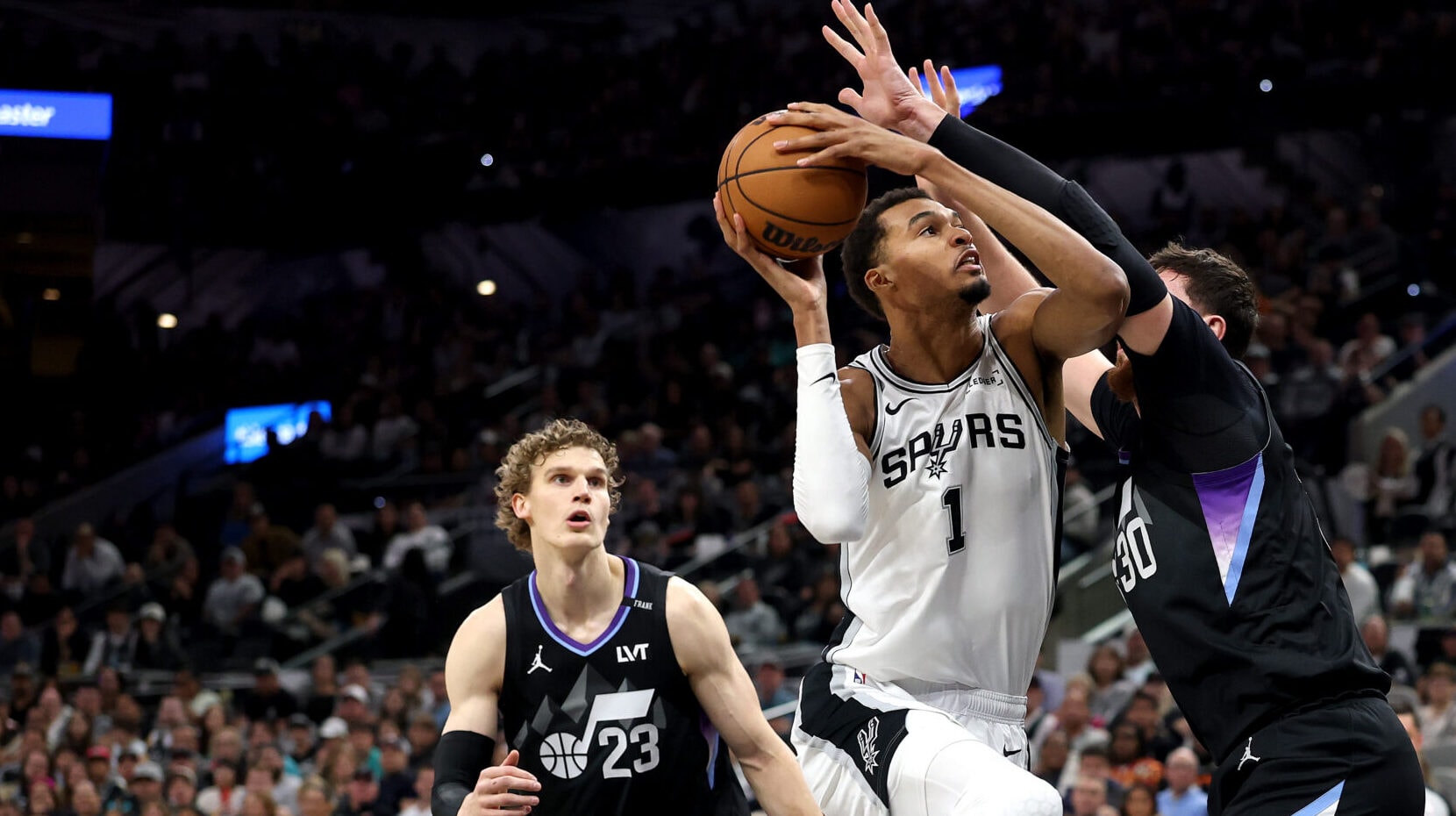 Victor Wembanyama returns to starting lineup for Spurs