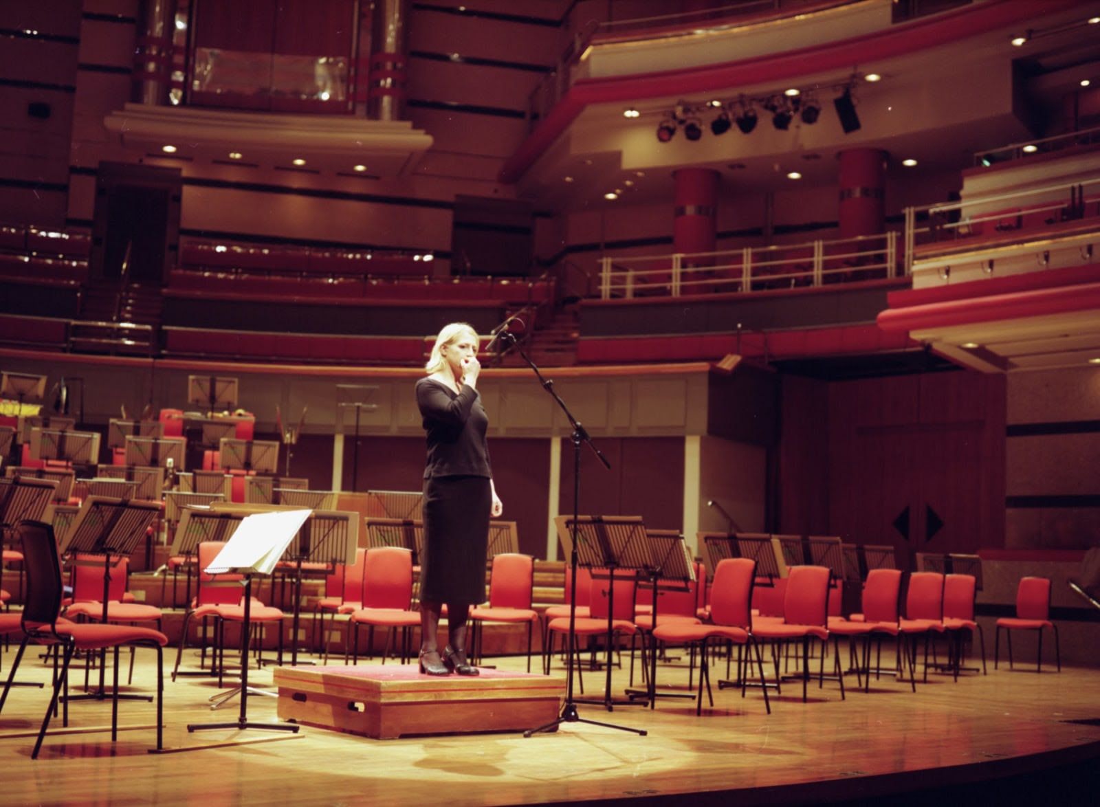 Ceal Floyer, conceptual artist, 1968–2025