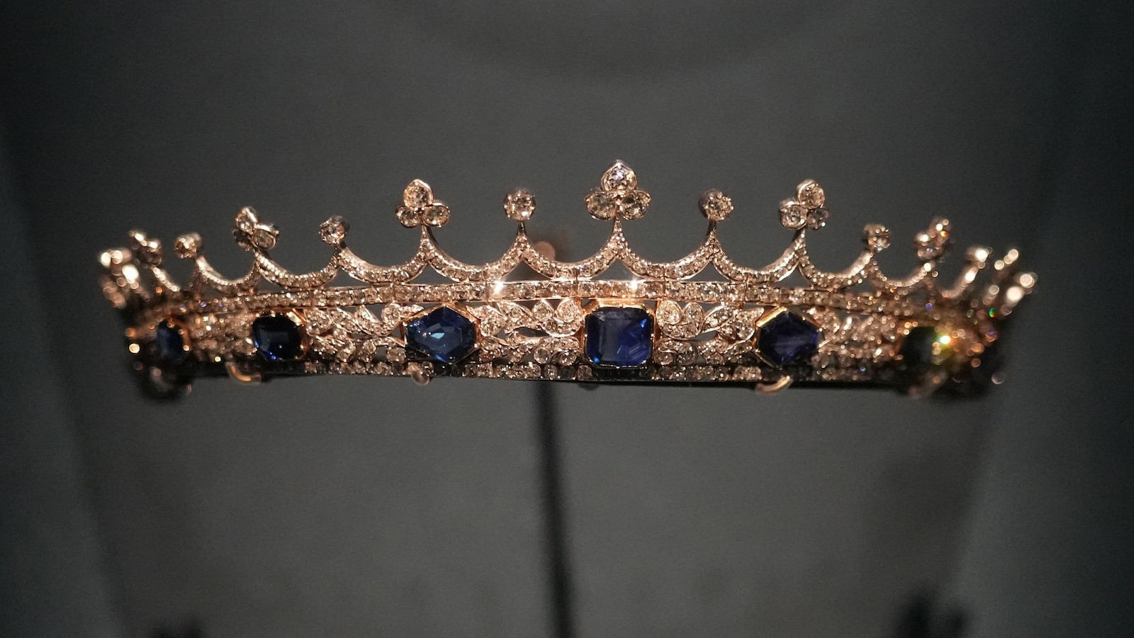 More royal jewels displayed while Paris is still uneasy over the Louvre robbery