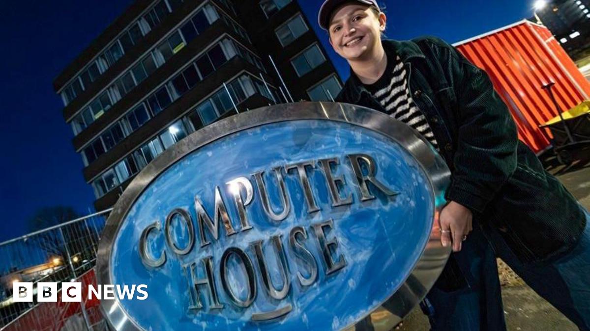 Former Gateshead office block’s sign becomes Christmas present