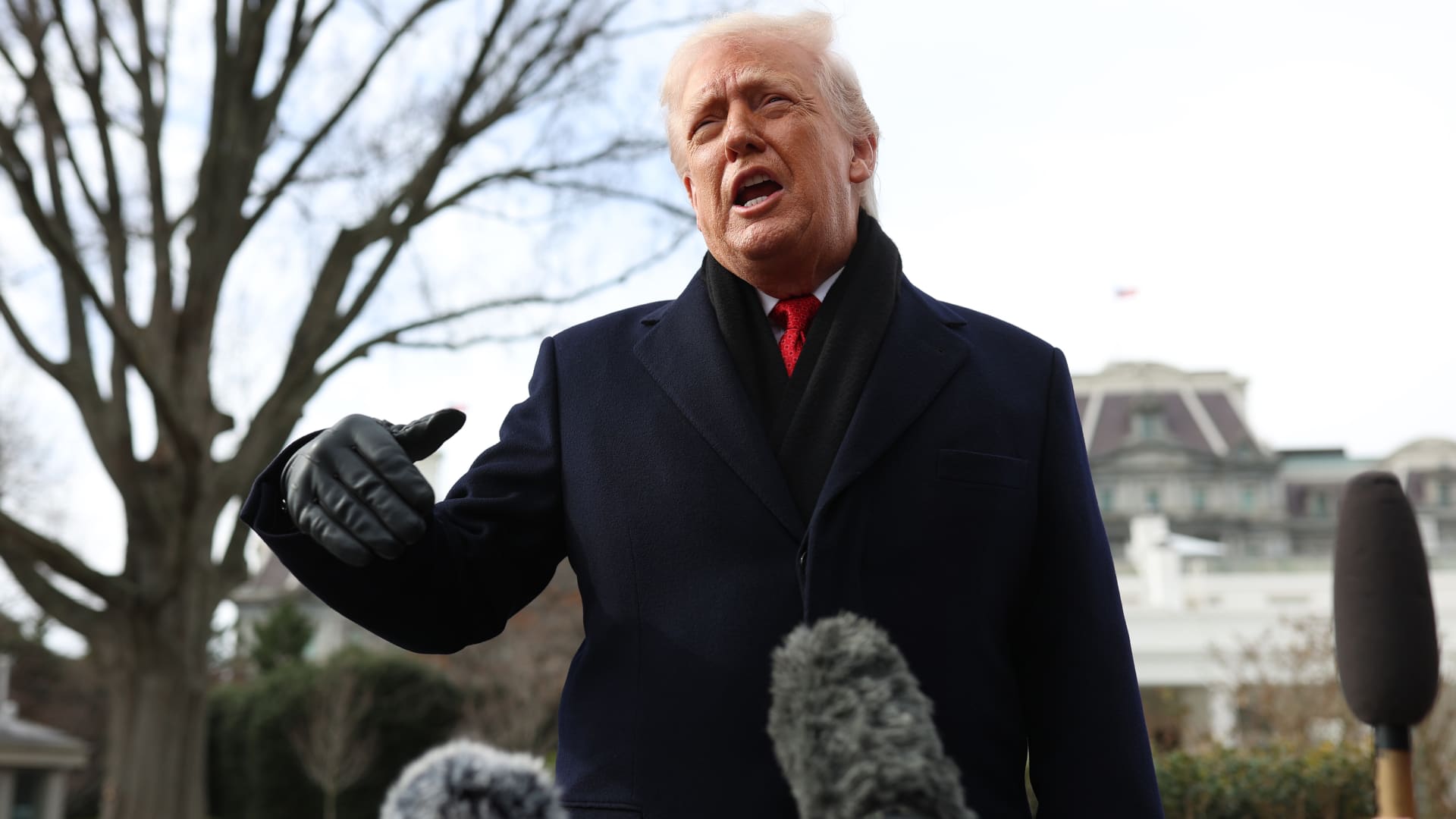 Trump floats new tariffs in push to acquire Greenland