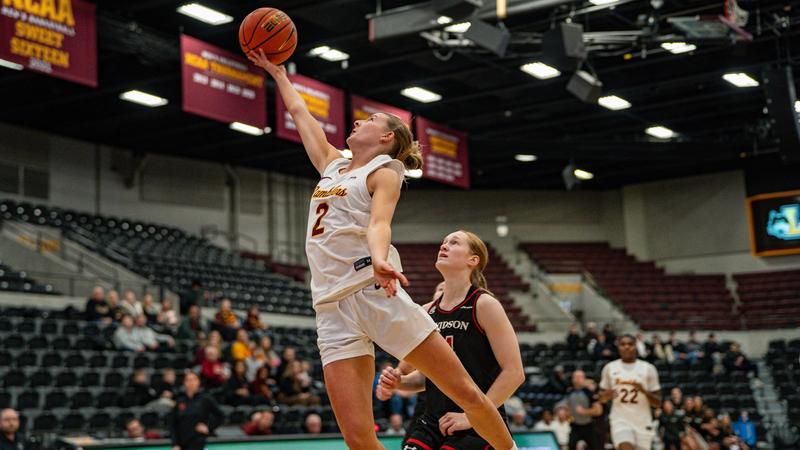Kinas Leads Trio in Double Figures as Ramblers Fall to Davidson, 62-50