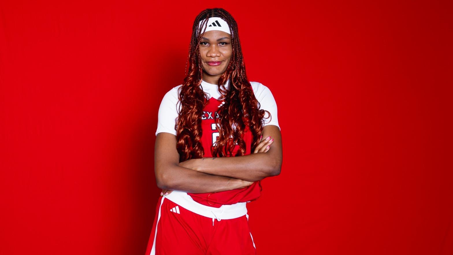 Lady Raiders sign 7-foot-1 center, Stephanie Okechukwu