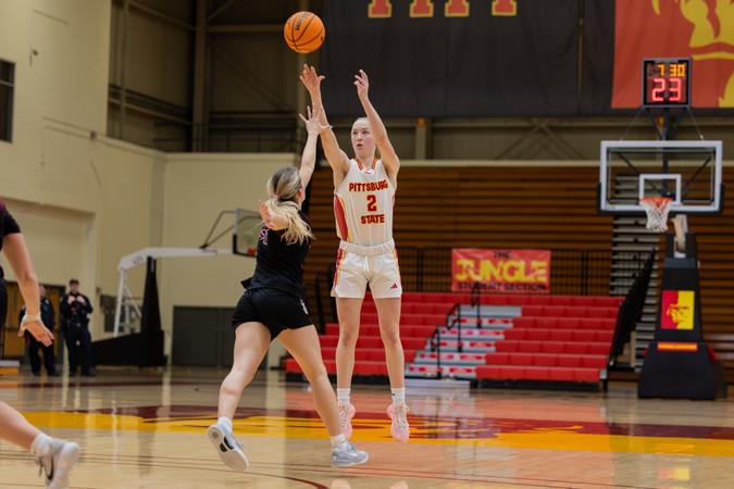 No. 13 Gorillas Take Care Of Pesky RiverHawks, 67-58