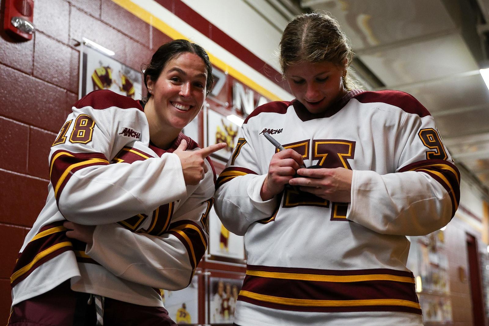 Murphy Repeats as Forward of the Week; Fanale Earns Second WCHA Rookie Honor