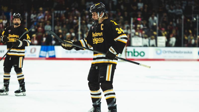 Owen Michaels Named NCHC Forward of the Week