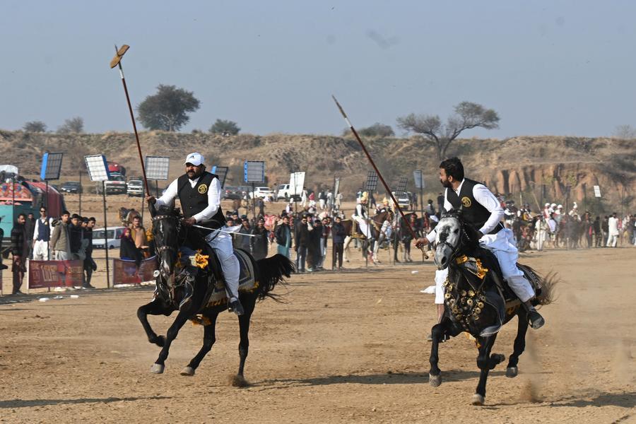 Highlights of tent pegging competition in Pakistan-Xinhua