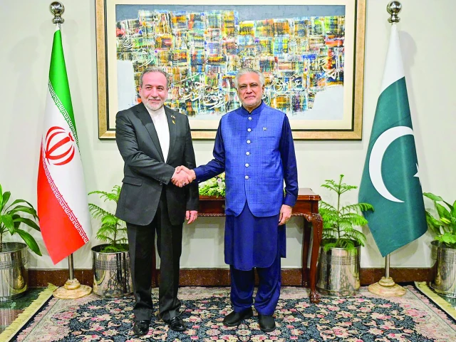 FM Dar expresses hope for peace in Iran, wider region in phone call with Aragchi
