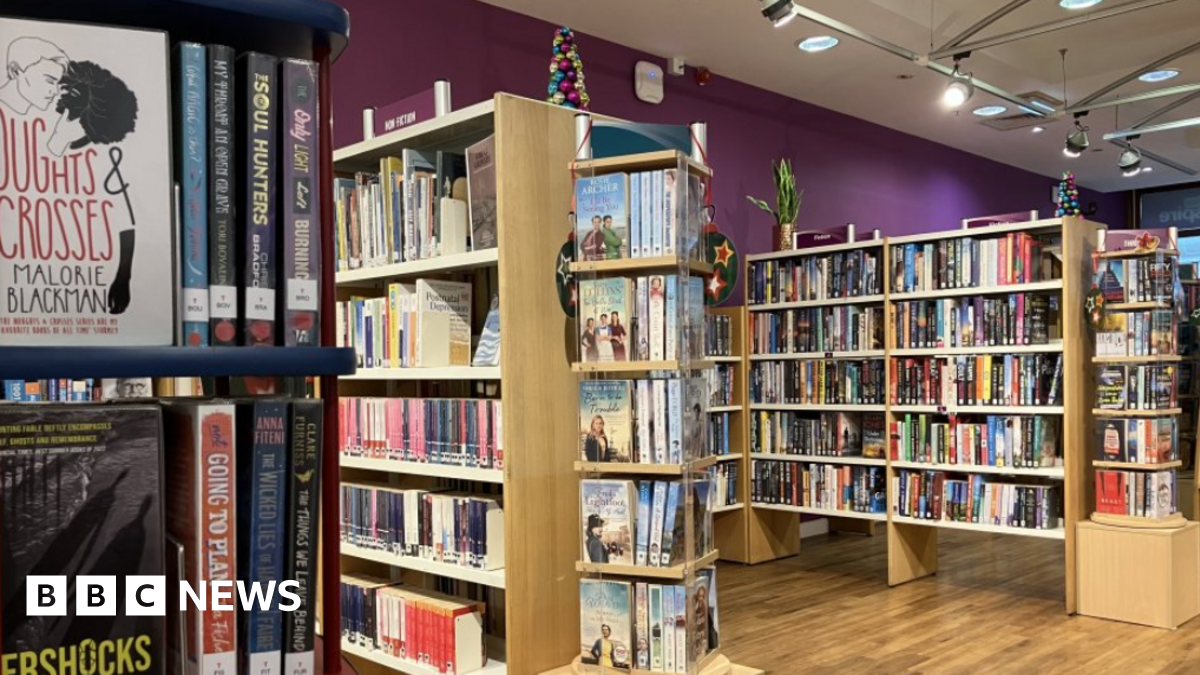 Grimsby pop-up library ‘too small’, campaigners say