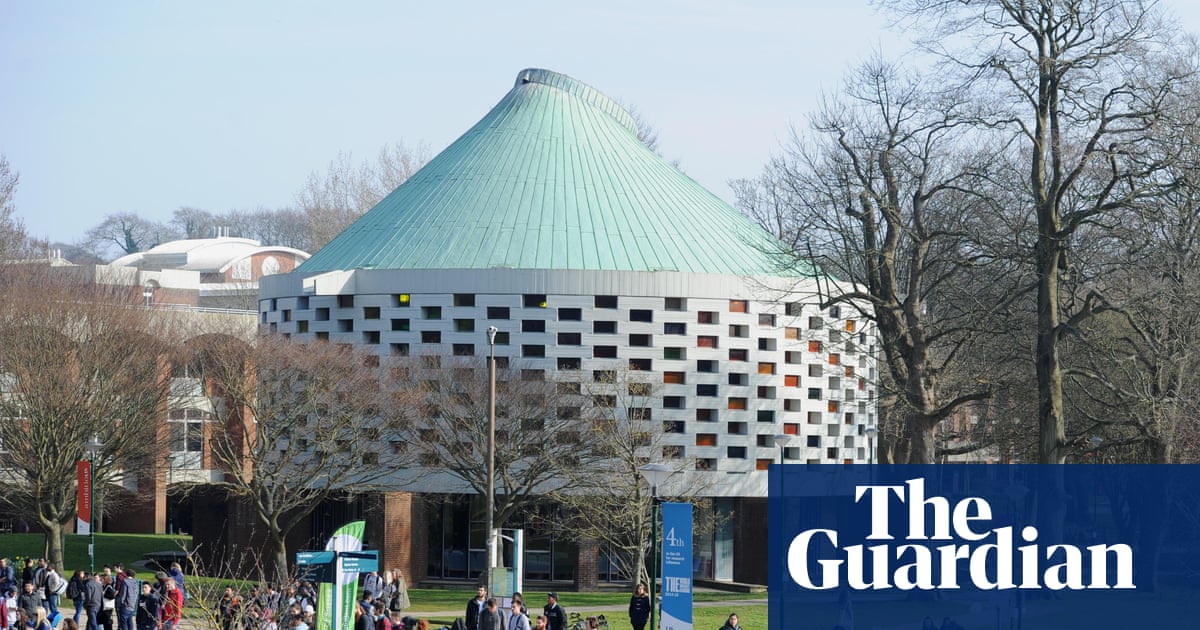 UK ministers scrap foreign students target in shift to overseas hubs strategy | Education policy