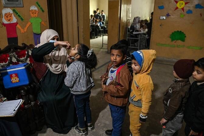 Pakistan’s polio cases fell by half in 2025 despite attacks on vaccination teams