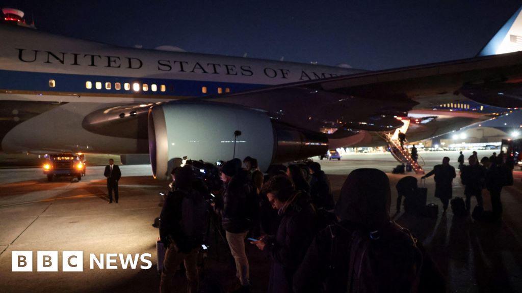 ‘Minor electrical issue’ on Air Force One delays Trump Davos visit