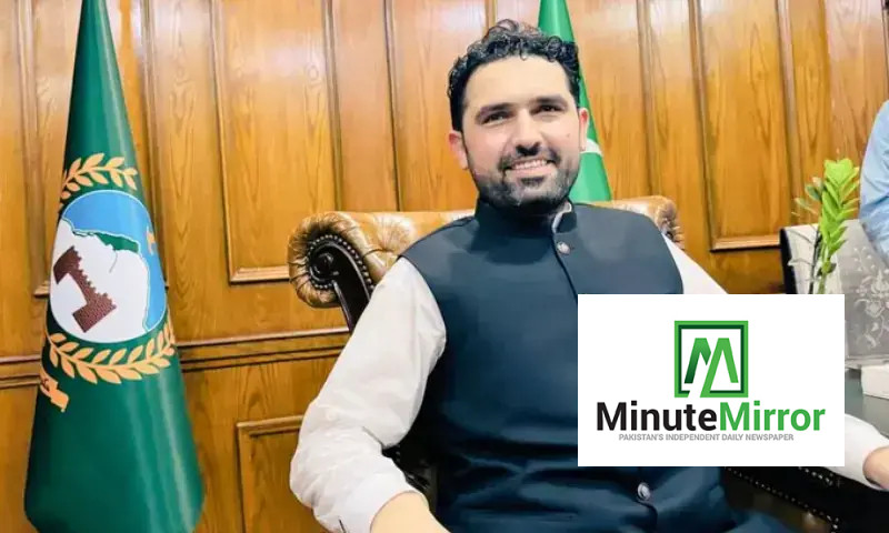 KP chief minister visits Karachi, offers condolences