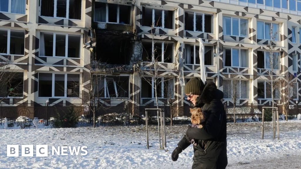 Macron hosts Ukraine and allies to try to cement security guarantees