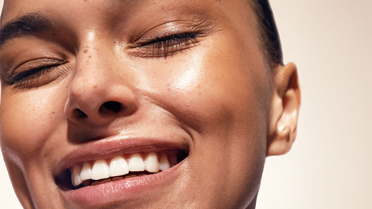 Everything You Need to Know About the Best High-Frequency Wands for Clear Skin