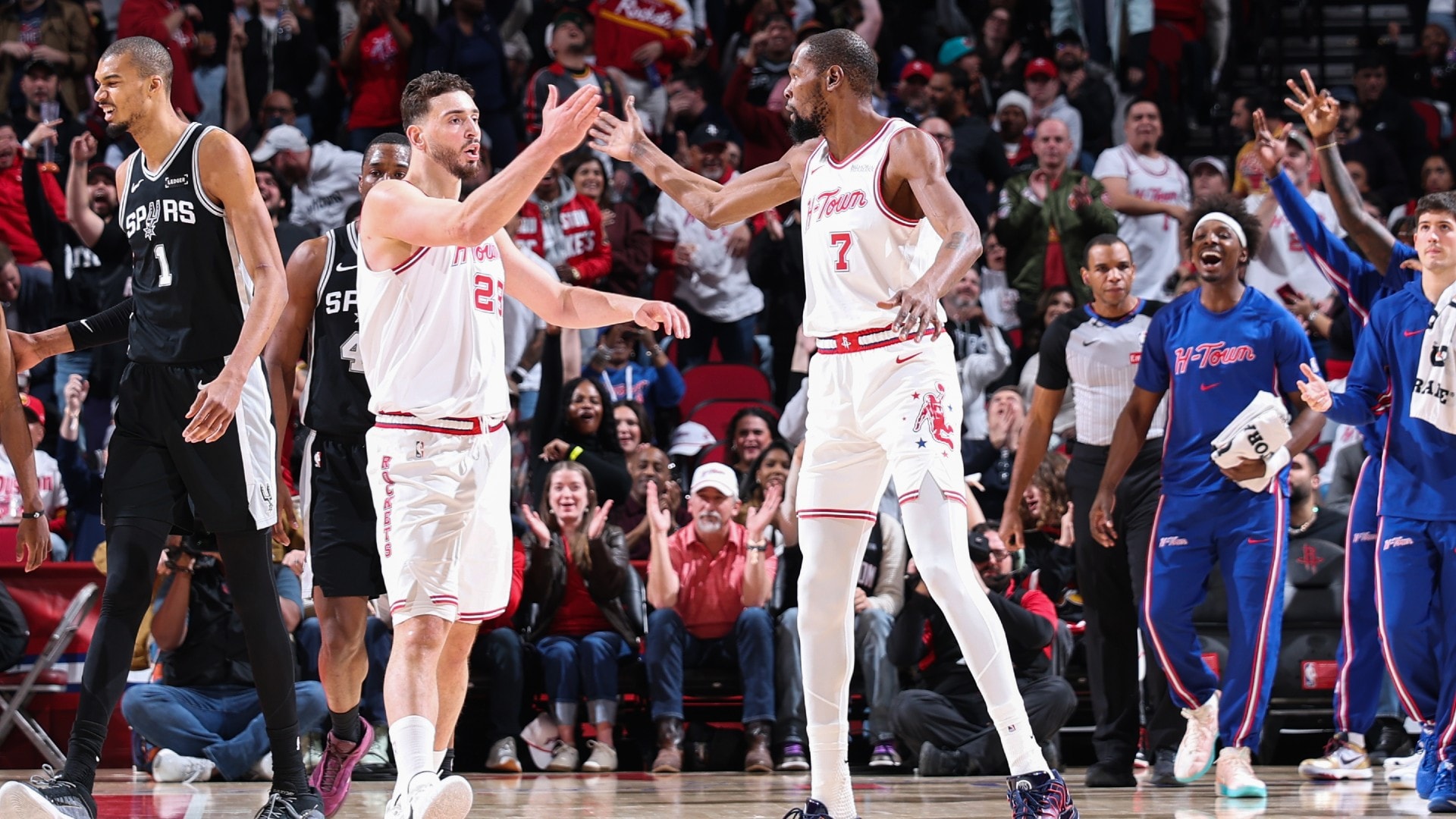 Kevin Durant moves to 10th all-time in 3-pointers