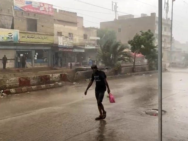 Winter chills hit Karachi as rain, gusty winds signal three-day cold spell