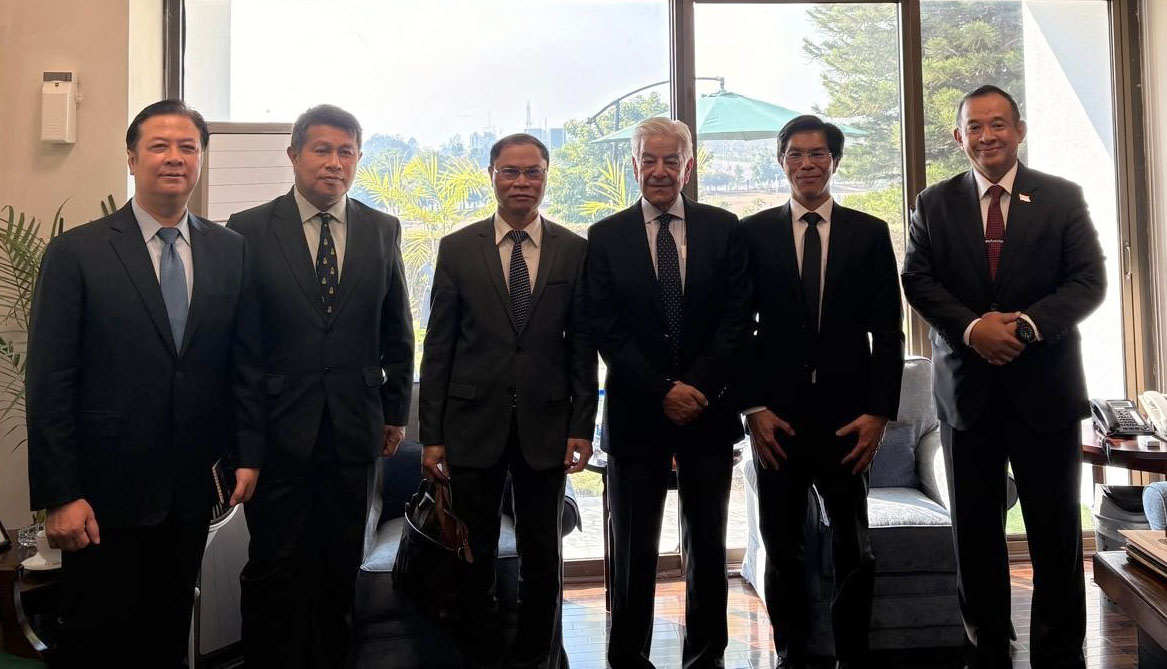 ASEAN Committee in Islamabad meets Defence Minister Kh. Asif