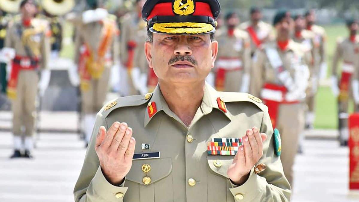 Panic in Pakistan as Trump backs regime change in Iran, Asim Munir holds emergency meeting – Firstpost