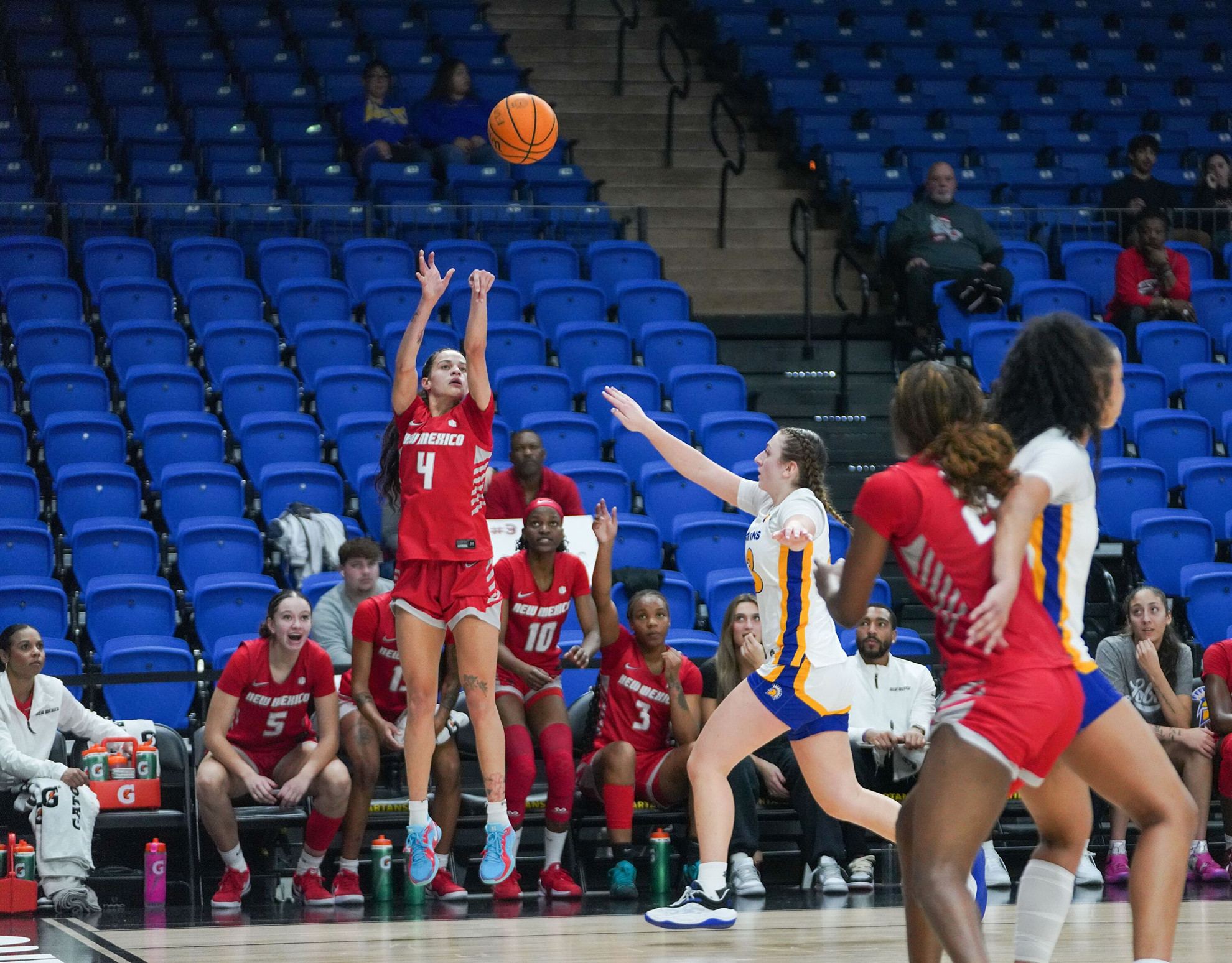 Five Lobos Score in Double Figures in Rout of Spartans – New Mexico Lobos